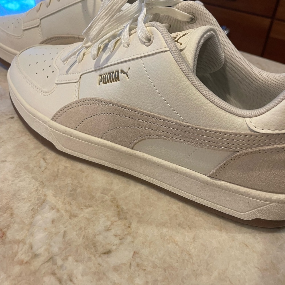 Puma Men's Off White Sneakers